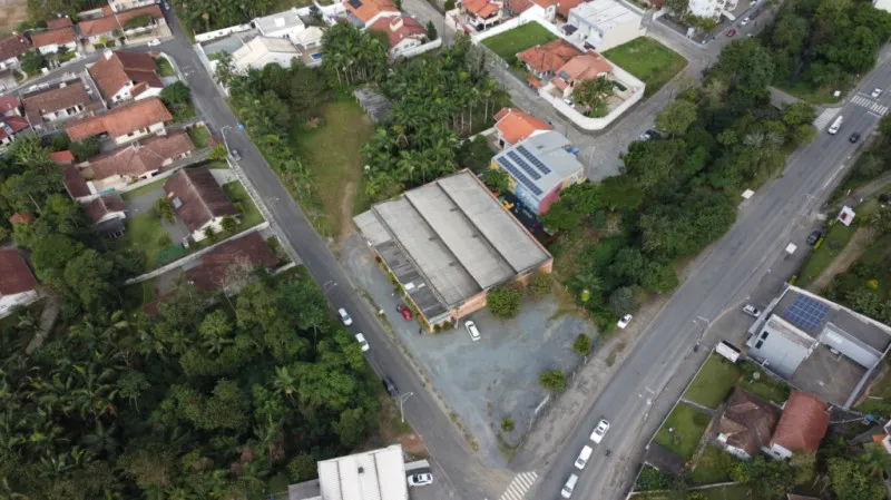 Terreno Plano, Escriturado no Bairro Escola Agrícola, com área total de 4075m2, sendo 39m x 105m em rua calçada. — foto 6