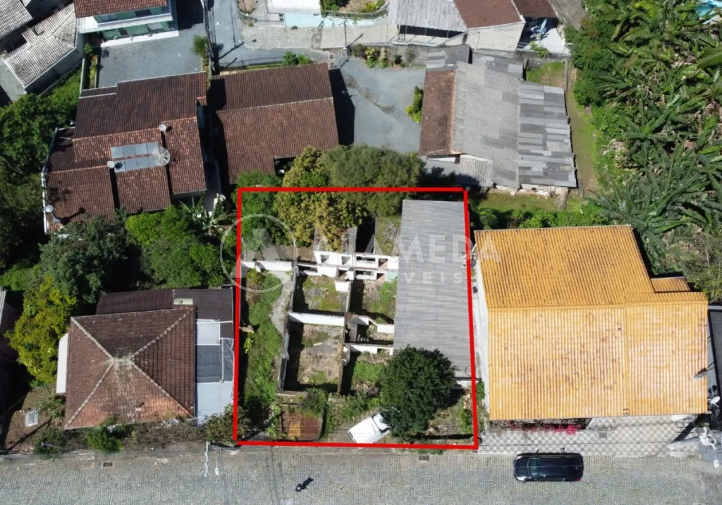 Terreno em Zona Residencial, localizado no centro da cidade. Terreno ZR1 com 17,00 metros de frente e 22,86 metros de lateral. Área total 388,77 m — foto 2