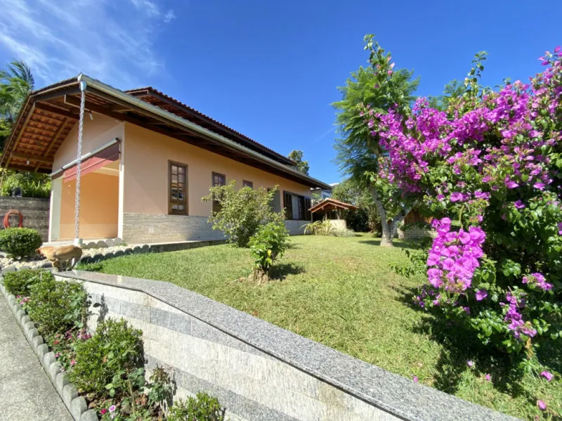Excelente Casa totalmente mobiliada no bairro Itoupava Central em Blumenau! - foto 1