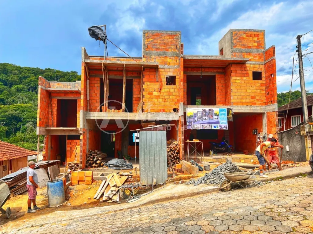 Sobrado Alto Padrão ideal para quem busca espaço, conforto e qualidade para sua família no bairro Água Verde. — foto 2