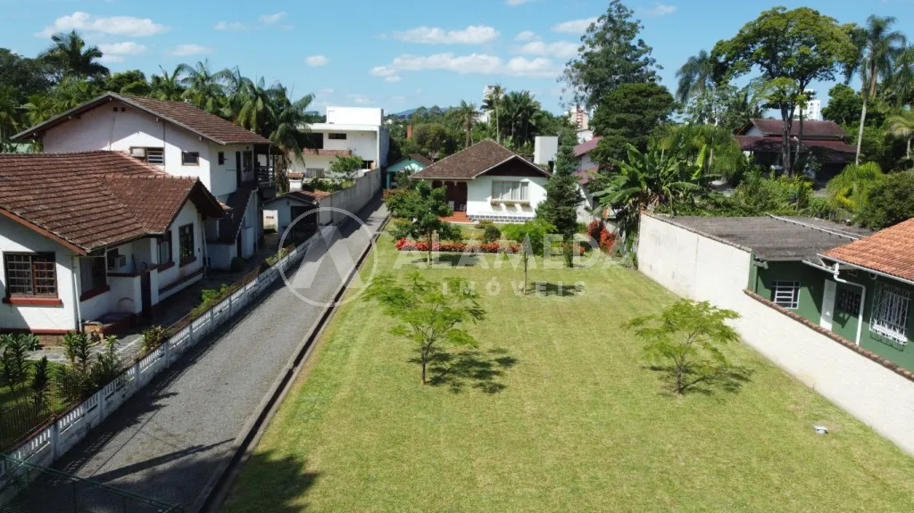 Itoupava Seca amplo terreno com 1.589,41 m casa com 240m com 4 dormitórios sendo duas suítes. - foto 1