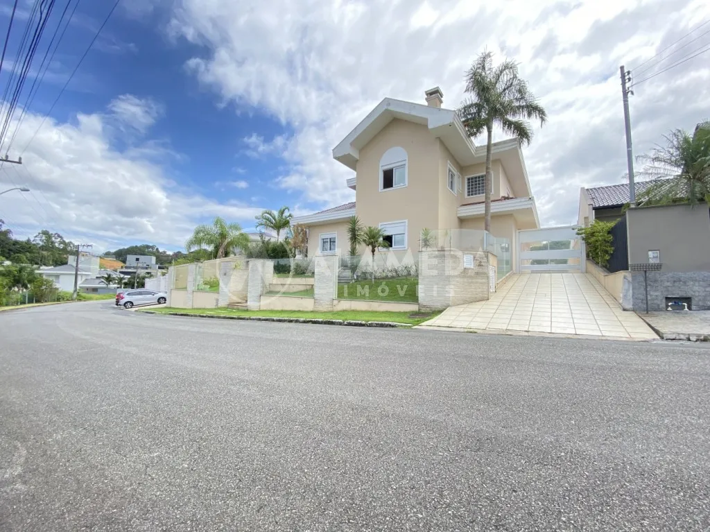 Linda casa no bairro Itoupava Norte em Blumenau! - foto 1