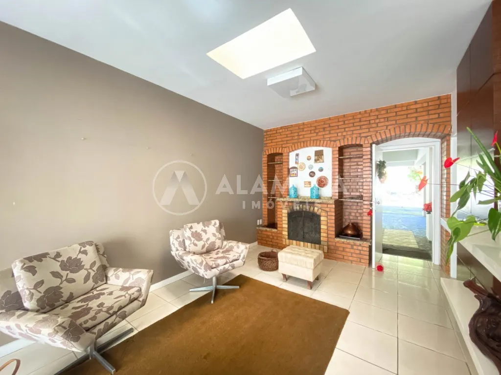 Belísima casa com 5 dormitórios sendo 4 suítes, 3 salas, área de festas e piscina, no bairro Vorstadt em Blumenau! — foto 2