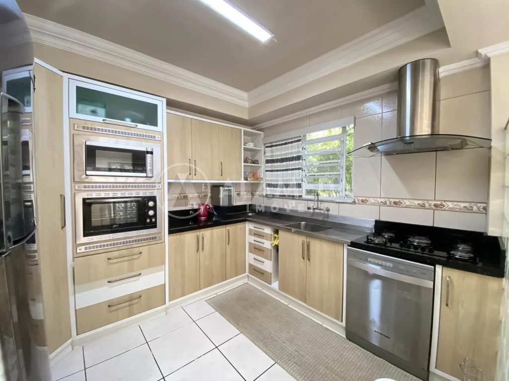 Belísima casa com 5 dormitórios sendo 4 suítes, 3 salas, área de festas e piscina, no bairro Vorstadt em Blumenau! — foto 6