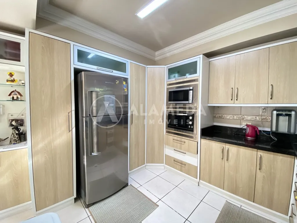Belísima casa com 5 dormitórios sendo 4 suítes, 3 salas, área de festas e piscina, no bairro Vorstadt em Blumenau! — foto 7