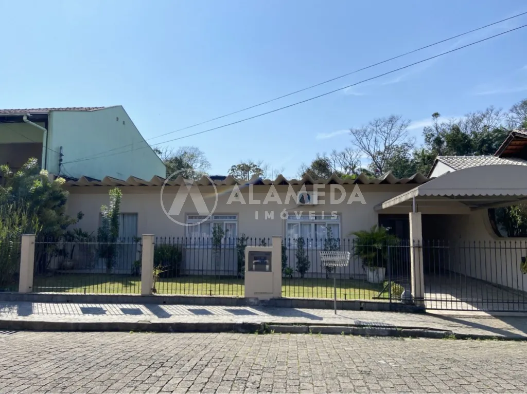 Casa com 3 dormitórios e amplo espaço externo, no bairro Água Verde em Blumenau! — foto 3