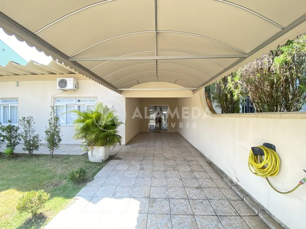 Casa com 3 dormitórios e amplo espaço externo, no bairro Água Verde em Blumenau! — foto 4