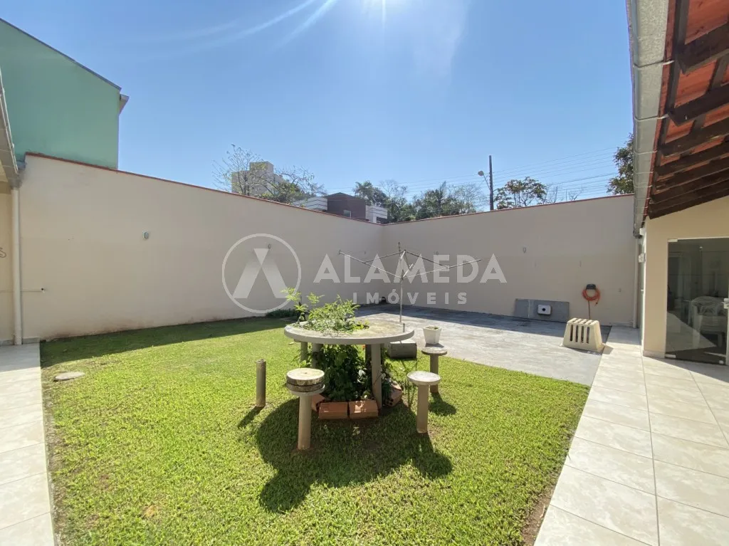 Casa com 3 dormitórios e amplo espaço externo, no bairro Água Verde em Blumenau! — foto 7