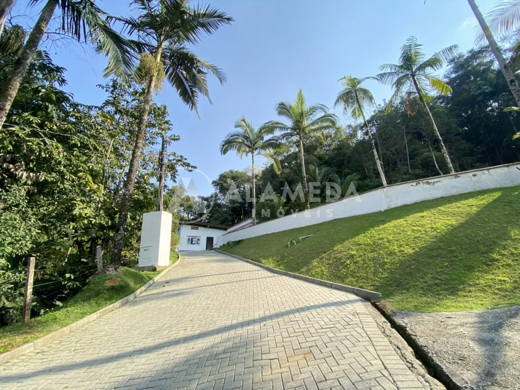Casa Térrea com amplo terreno, no bairro Badenfurt em Blumenau/SC! — foto 2