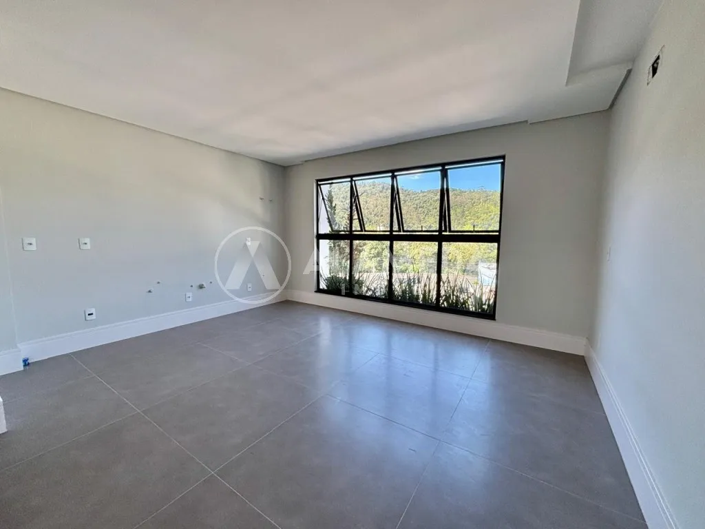 Belíssimo Sobrado com 3 suítes, 4 vagas de garagem e espaço externo com Piscina, no bairro Ponta Aguda em Blumenau! — foto 3