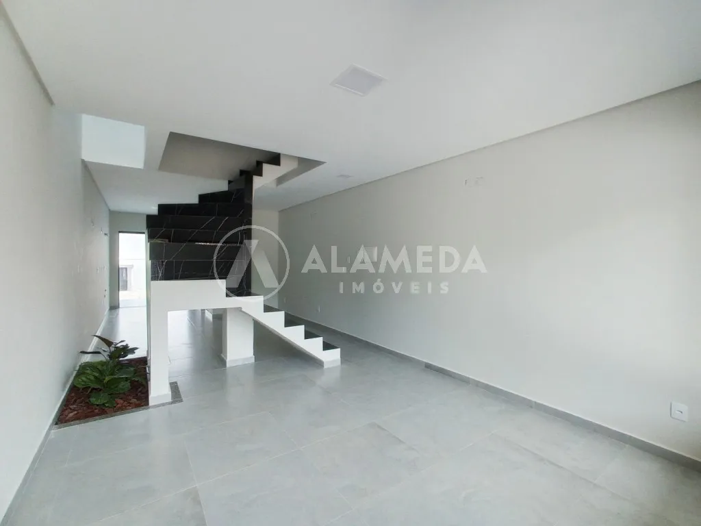 Excelente Sobrado à Venda com 116m, tendo 1 suíte mais 2 demi-suítes e espaço nos fundos, no bairro Escola Agrícola em Blumenau! — foto 3