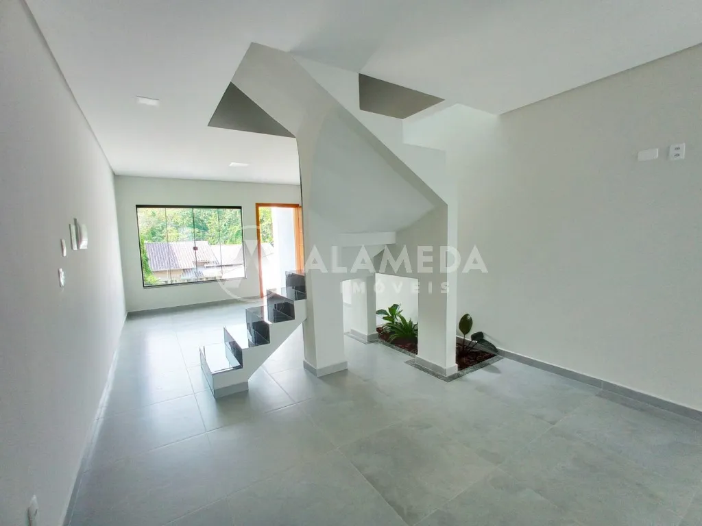 Excelente Sobrado à Venda com 116m, tendo 1 suíte mais 2 demi-suítes e espaço nos fundos, no bairro Escola Agrícola em Blumenau! — foto 6