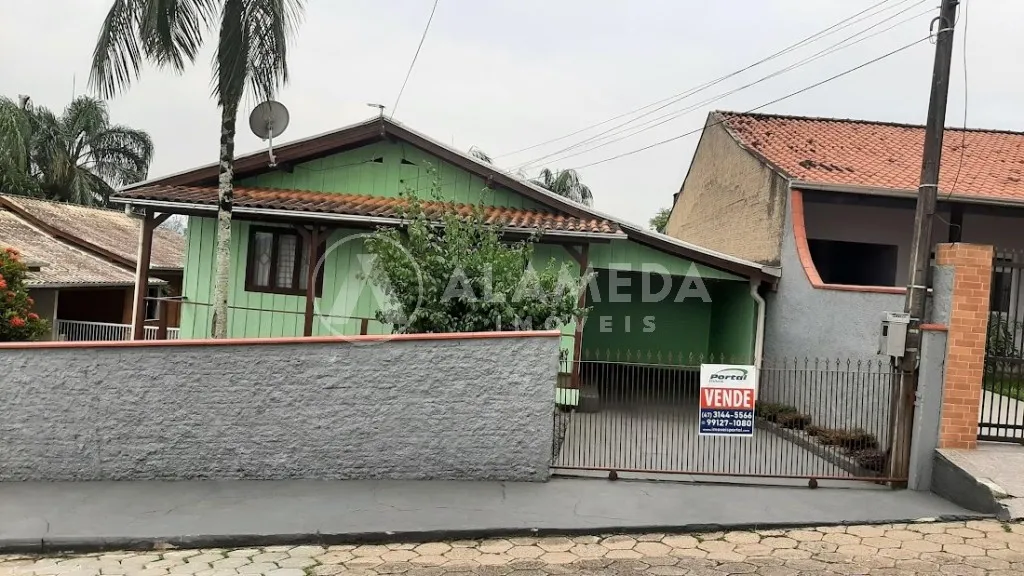 Casa mista com 3 dormitórios e amplo espaço com árvores frutíferas no bairro Salto Weissbach em Blumenau! - foto 1