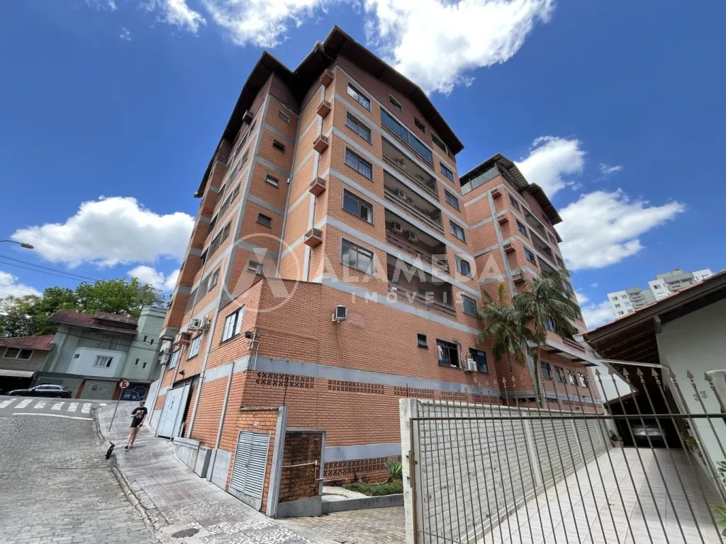 Apartamento com 3 dormitórios sendo 1 suíte, sacada e 3 vagas de garagem, no bairro Vila Nova em Blumenau! - foto 1