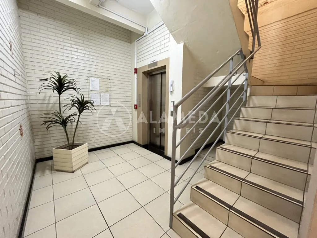 Apartamento com 3 dormitórios sendo 1 suíte, sacada e 3 vagas de garagem, no bairro Vila Nova em Blumenau! — foto 3