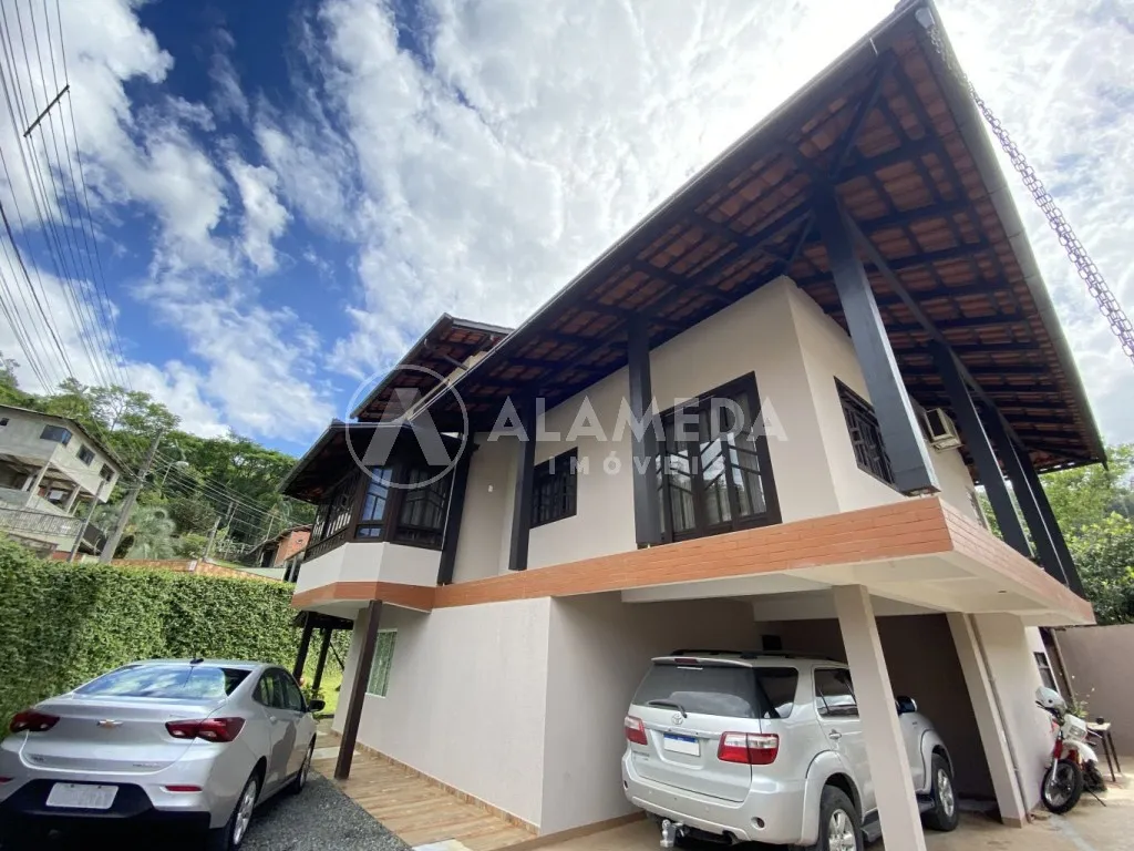 Belíssima casa com 03 dormitórios sendo 01 suíte, área de festas e piscina, no bairro Badenfurt em Blumenau! — foto 4