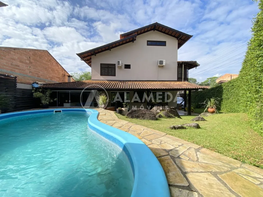 Belíssima casa com 03 dormitórios sendo 01 suíte, área de festas e piscina, no bairro Badenfurt em Blumenau! — foto 5