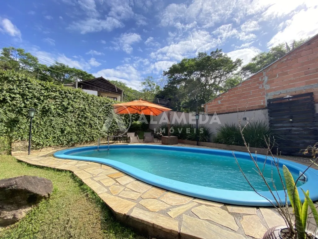 Belíssima casa com 03 dormitórios sendo 01 suíte, área de festas e piscina, no bairro Badenfurt em Blumenau! — foto 6