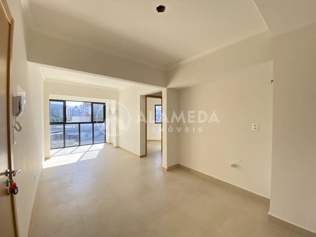 Apartamento com 1 dormitórios e 2 vagas de garagem, no Unique Residence, no bairro Centro em Blumenau! - foto 1