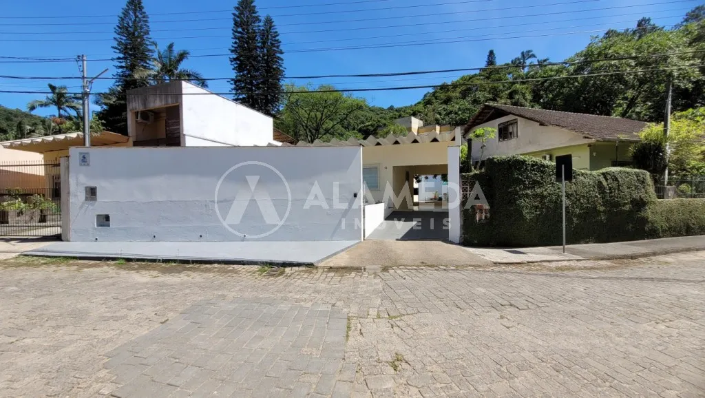 Casa com 2 suítes e garagem coberta para 2 carros, no bairro Ribeirão Fresco em Blumenau! - foto 1