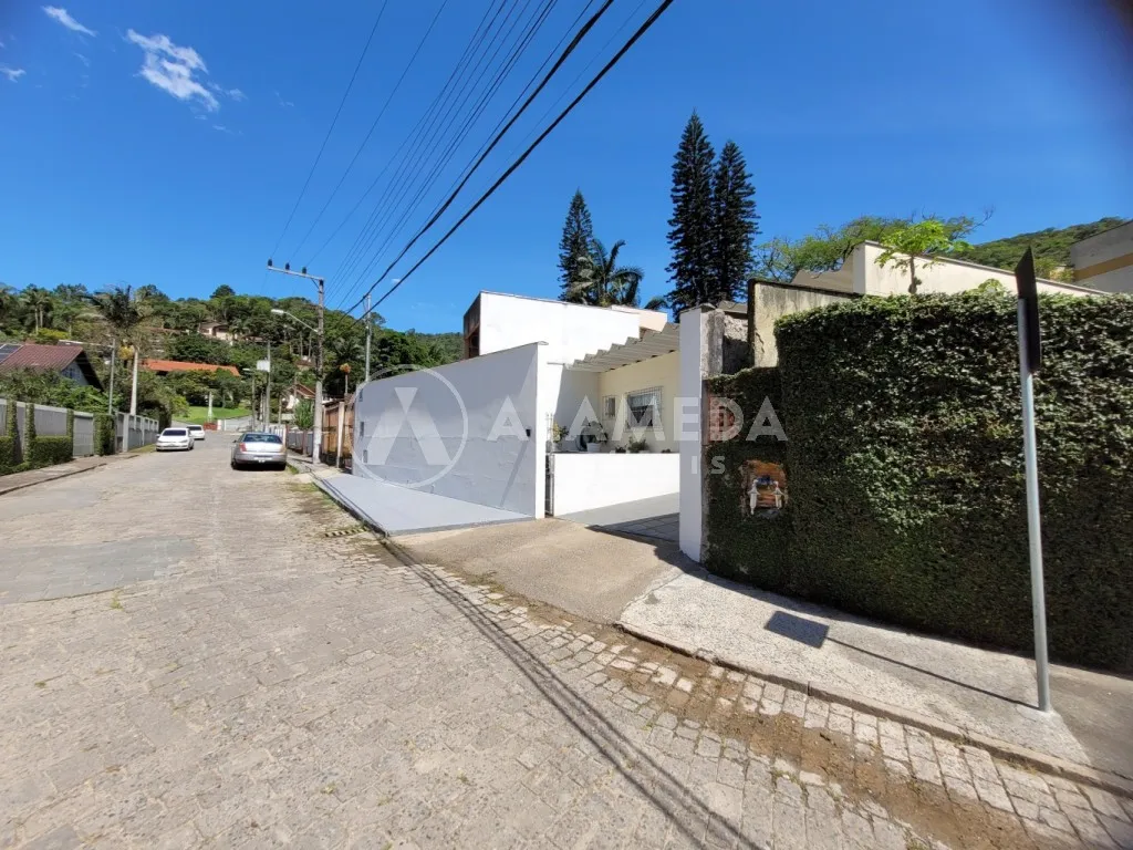 Casa com 2 suítes e garagem coberta para 2 carros, no bairro Ribeirão Fresco em Blumenau! — foto 2