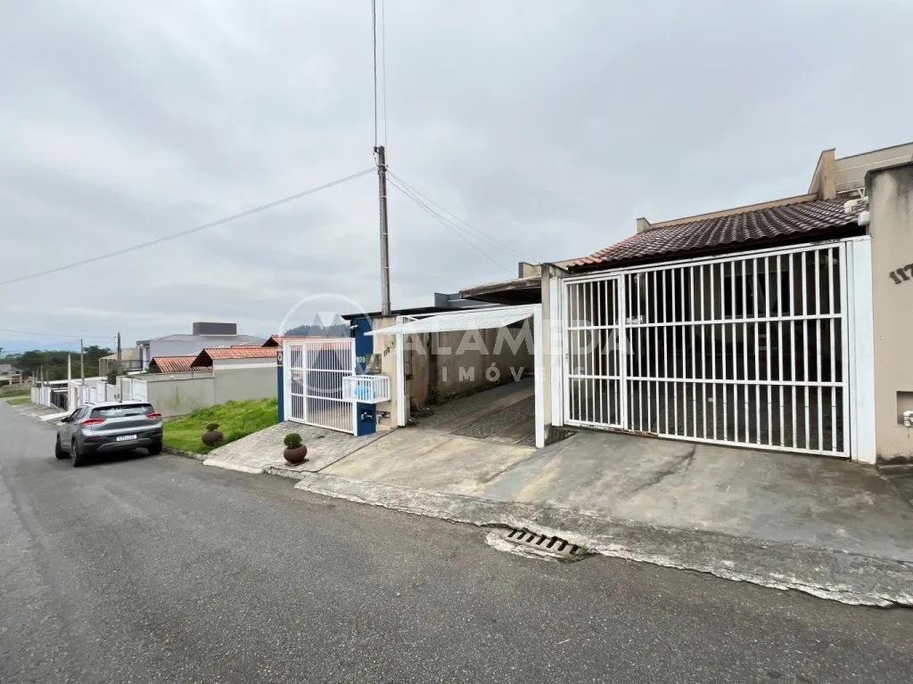 Òtima casa geminada, com 2 quartos no bairro Velha Central em Blumenau! - foto 1