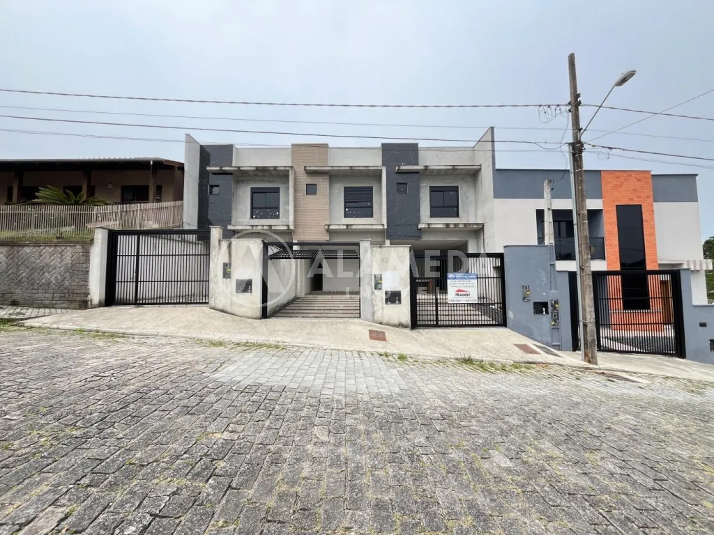 Sobrado alto padrão com 03 suítes amplas, e amplo espaço nos fundos, no bairro Escola Agrícola em Blumenau! - foto 1
