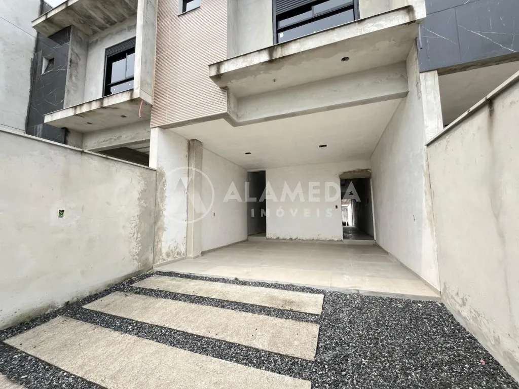 Sobrado alto padrão com 03 suítes amplas, e amplo espaço nos fundos, no bairro Escola Agrícola em Blumenau! — foto 2