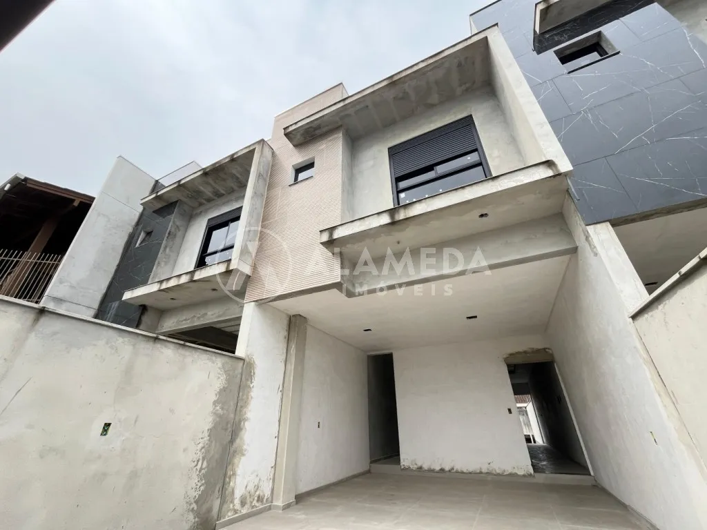 Sobrado alto padrão com 03 suítes amplas, e amplo espaço nos fundos, no bairro Escola Agrícola em Blumenau! — foto 3