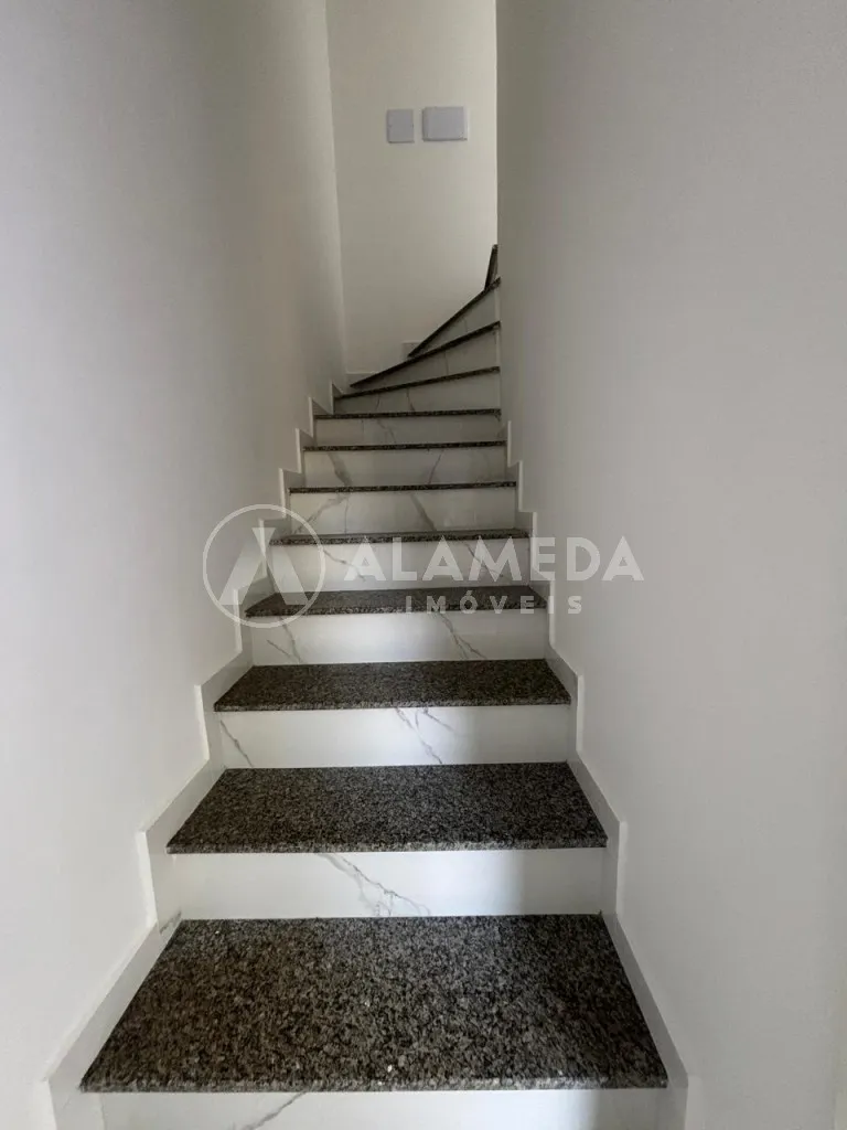 Sobrado Triplex com 2 Suítes, no bairro Escola Agrícola em Blumenau! — foto 2