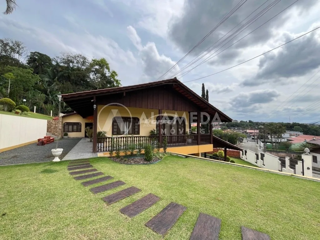 Oportunidade única! Conforto e amplo espaço em uma casa incrível, com 4 quartos e 2 suítes, no Bairro Tribess em Blumenau! — foto 2