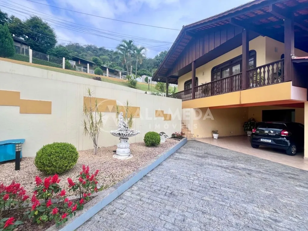 Oportunidade única! Conforto e amplo espaço em uma casa incrível, com 4 quartos e 2 suítes, no Bairro Tribess em Blumenau! — foto 3