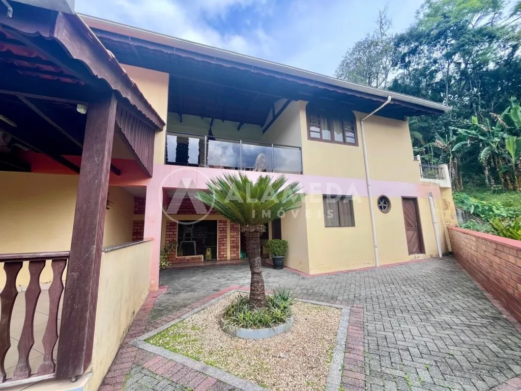 Oportunidade única! Conforto e amplo espaço em uma casa incrível, com 4 quartos e 2 suítes, no Bairro Tribess em Blumenau! — foto 6