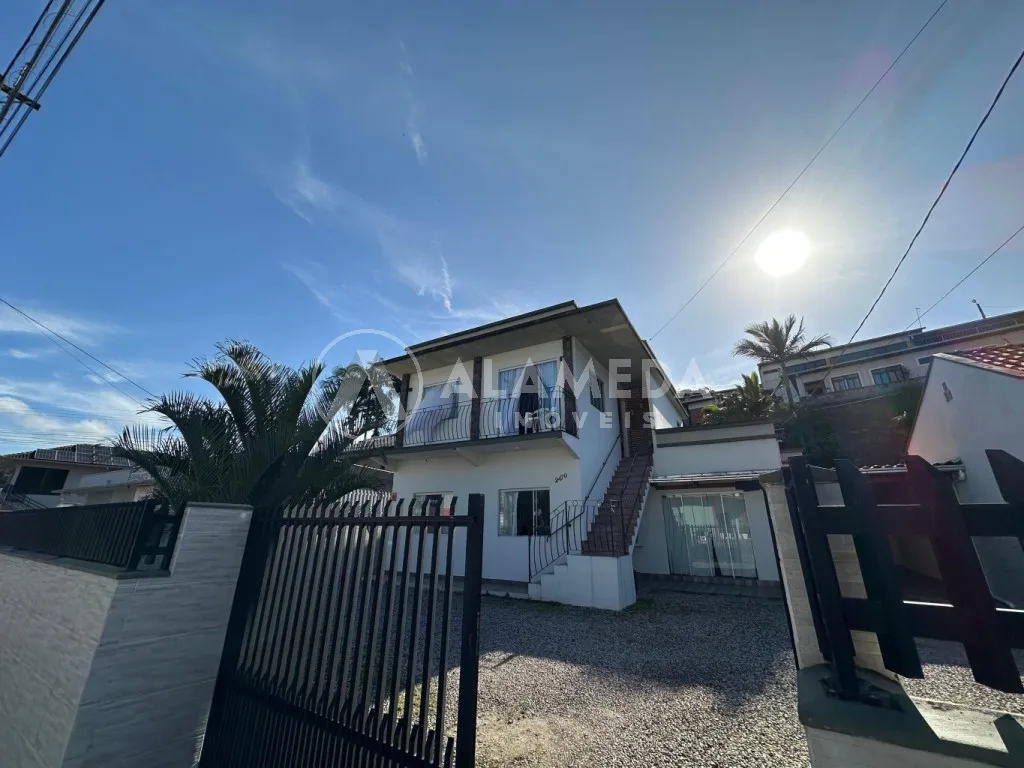 Casa de 2 pavimentos com acessos separados no bairro Gasparinho em Gaspar - foto 1