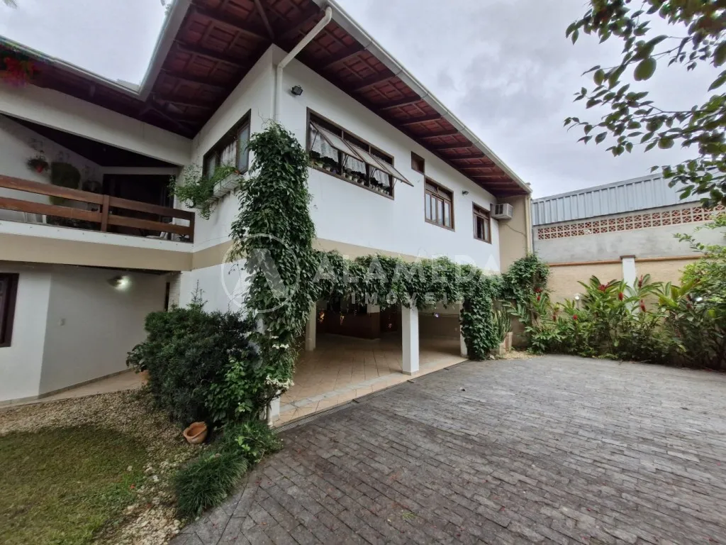 Excelente casa localizada no Bairro Vorstadt em Blumenau/SC. — foto 3