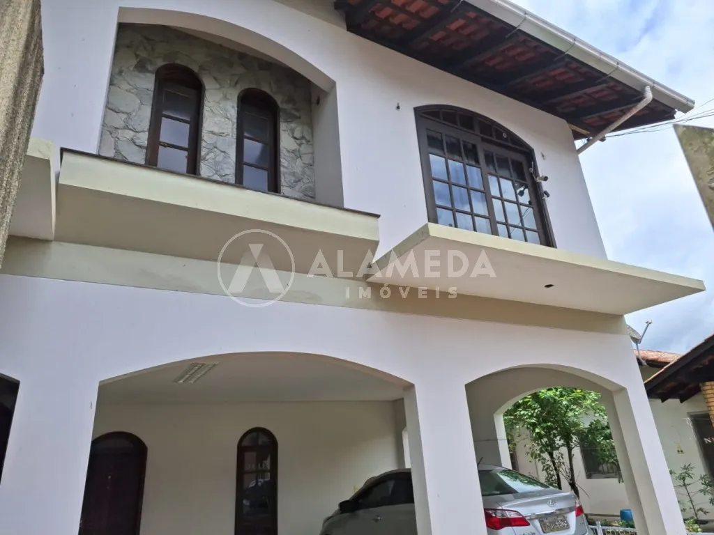 Casa no bairro da Velha com área construída de 246m próximo a Villa Germânica. — foto 3