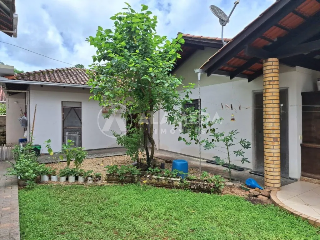 Casa no bairro da Velha com área construída de 246m próximo a Villa Germânica. — foto 4
