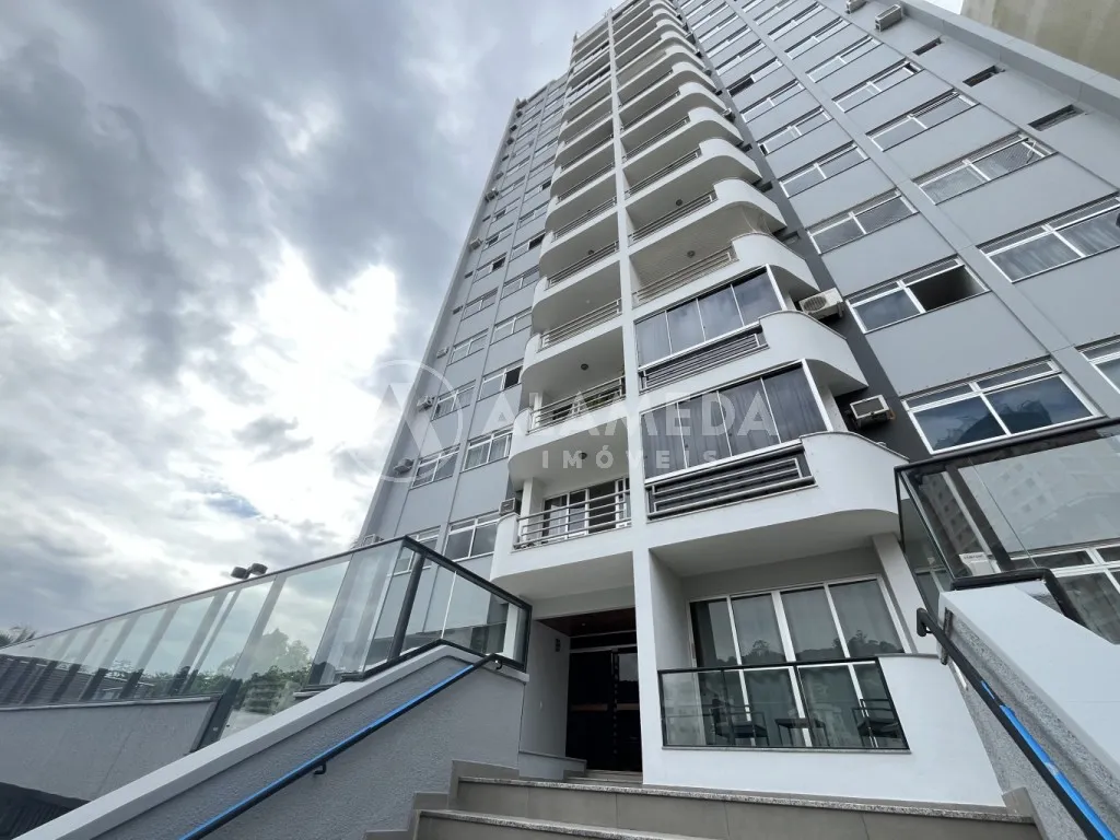Amplo apartamento à venda no bairro Ponta Aguda. - foto 1