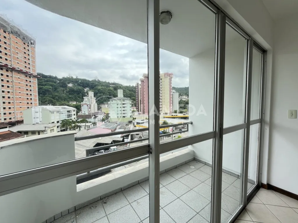 Amplo apartamento à venda no bairro Ponta Aguda. — foto 7