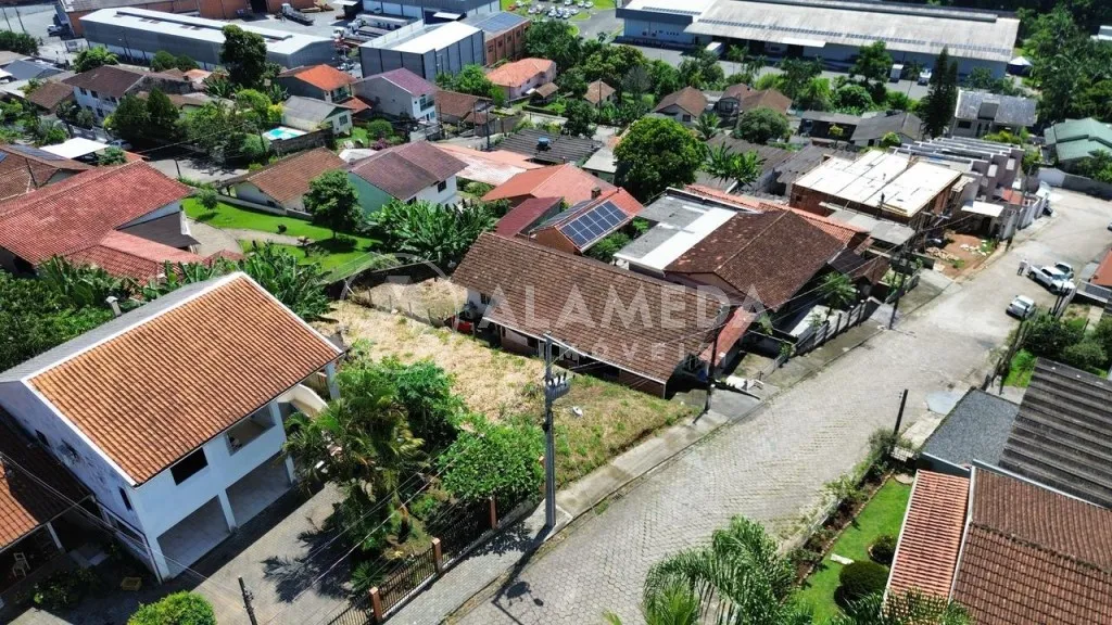 Terreno no Bairro Salto do Norte, com 375m, sendo 13 metros x 28,84 metros. Zoneamento ZR1. — foto 3