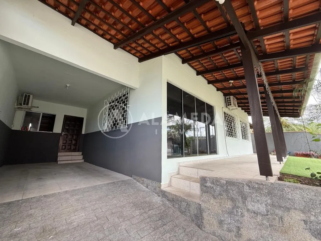 Excelente casa no bairro Água Verde com piscina, localizada em uma região tranquila e valorizada, com vizinhança acolhedora e segura. - foto 1
