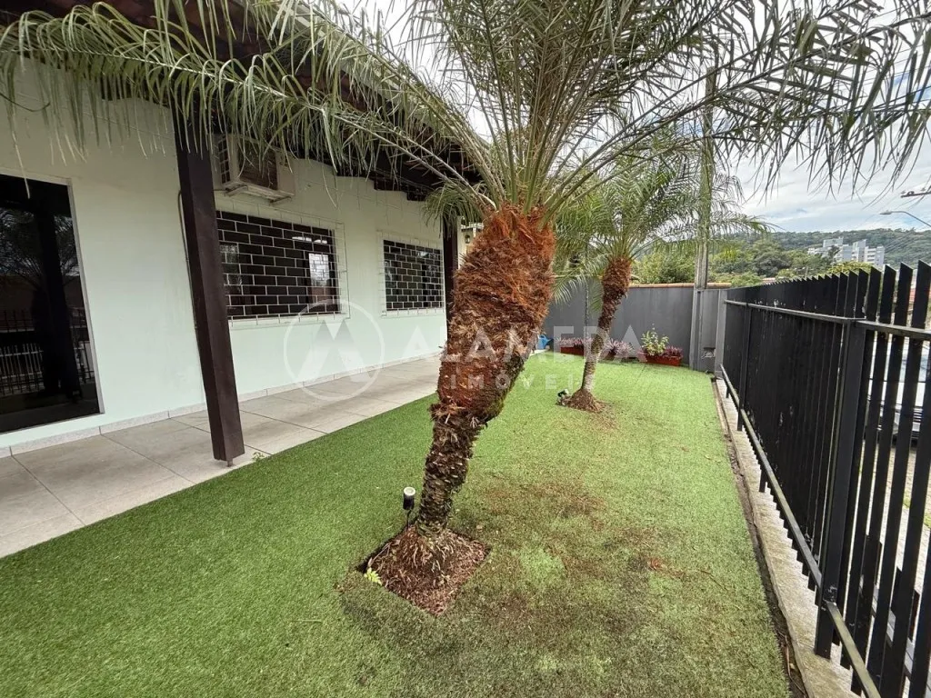 Excelente casa no bairro Água Verde com piscina, localizada em uma região tranquila e valorizada, com vizinhança acolhedora e segura. — foto 5