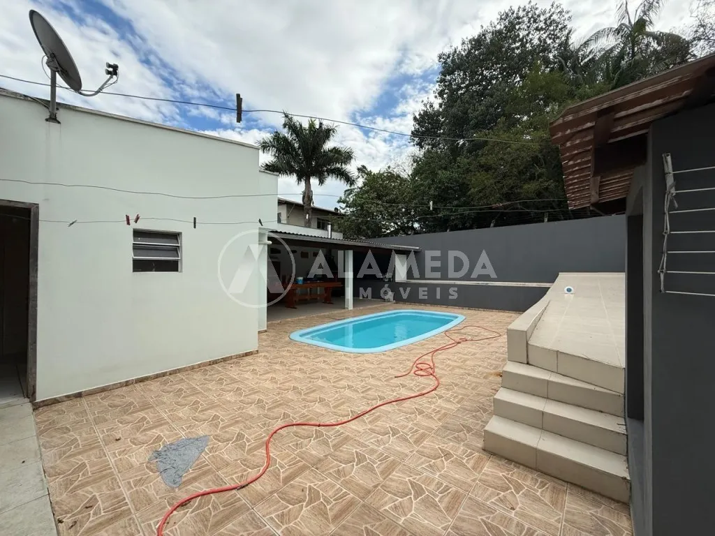Excelente casa no bairro Água Verde com piscina, localizada em uma região tranquila e valorizada, com vizinhança acolhedora e segura. — foto 7