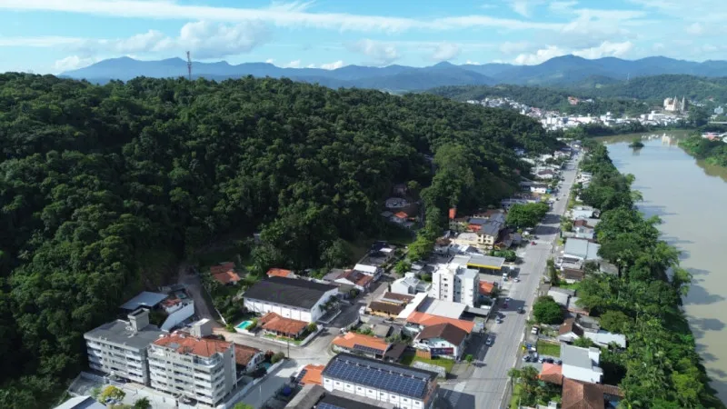 Terreno com 28.127,27m próximo ao Hotel Rauls a poucos passos do Centro de Gaspar. — foto 4