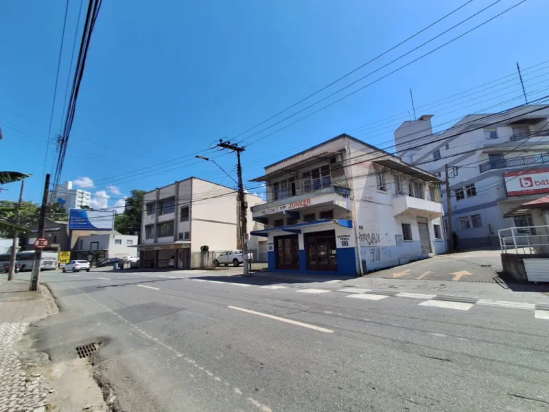 Dois prédios com locação comercial e residencial e duas casas num terreno de 1.152m. No bairro Victor Konder em Blumenau-SC - foto 1