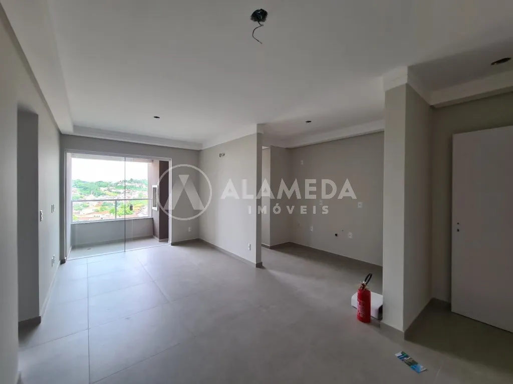 Apartamento com 2 dormitórios (sendo 1 suíte) no bairro Escola Agrícola — foto 3