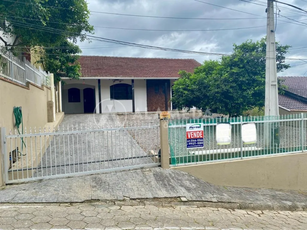Casa a venda no bairro Água Verde, em Blumenau/SC. - foto 1