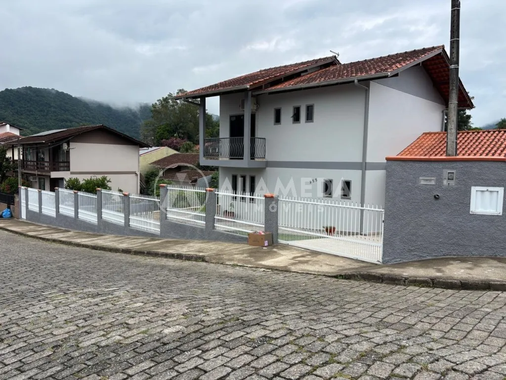 Excelente casa com terreno de 518,53m2 no bairro Velha Central em Blumenau! - foto 1