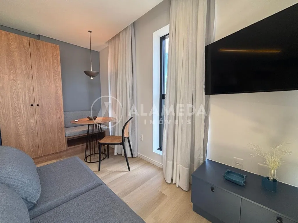 Loft muito bem localizado no bairro Velha, está ao lado da Vila Germânica, onde acontece nossa bela e famosa Oktoberfest, e a poucos passos do Parque Ramiro Ruediger. — foto 7