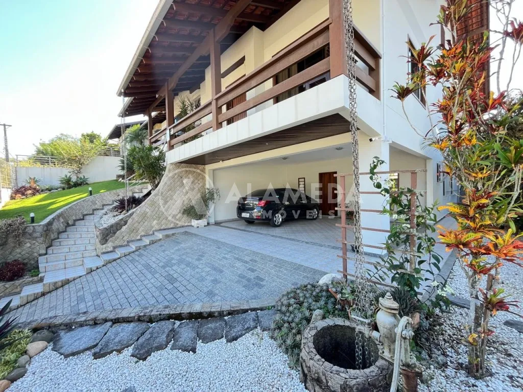 Excelente casa TOTALMENTE MOBILIADA no bairro Velha em Blumenau! — foto 2